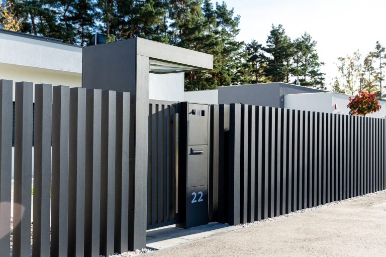 Horizontal Metal Fence for a Contemporary Edge