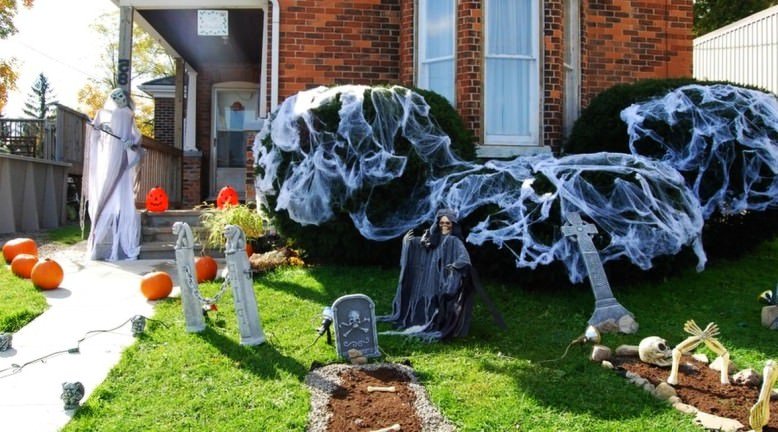 8 Outdoor Halloween Decoration Ideas for 2025 | Spooky Yard & Porch Decor