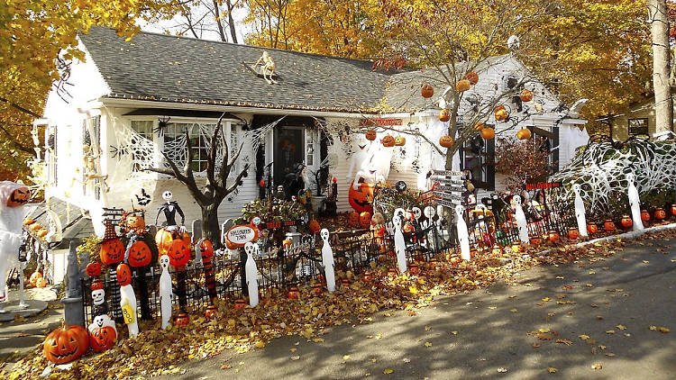 DIY Halloween Decorations: Creative & Budget-Friendly Homemade Halloween Decor Ideas